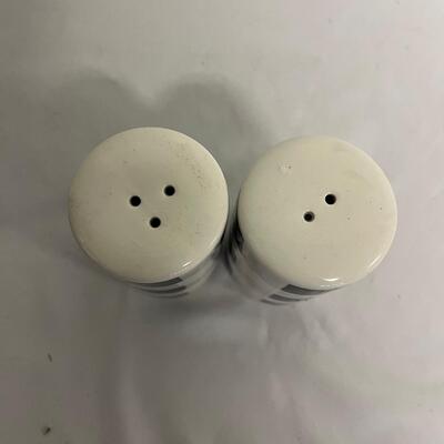 Collectible Salt & Pepper Shakers (G-MG)