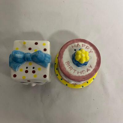 Collectible Salt & Pepper Shakers (G-MG)