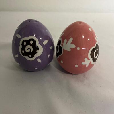 Collectible Salt & Pepper Shakers (G-MG)