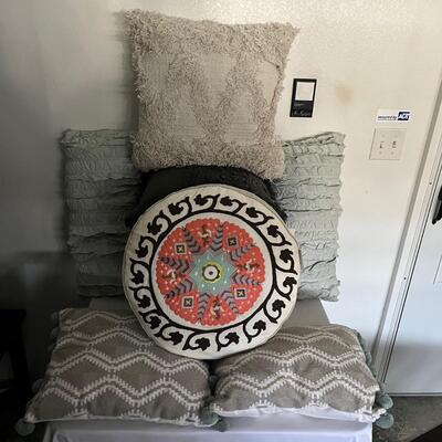 Decorative Pillows (G-MG)