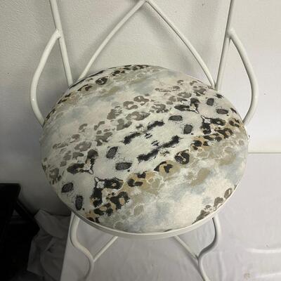 Metal Chair, Table Lamp & More (G-MG)