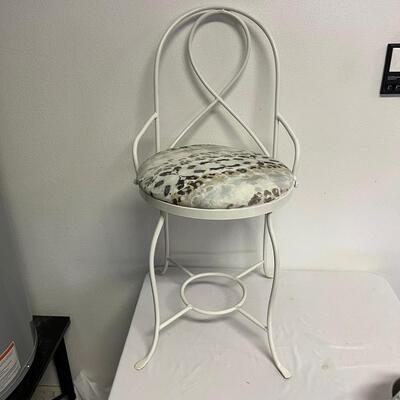 Metal Chair, Table Lamp & More (G-MG)