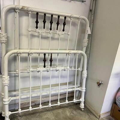 Vintage Brass Bed (G-MG)