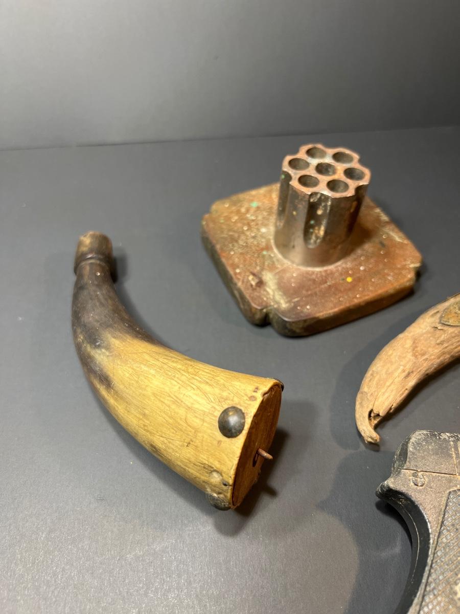 Toy Gun & Powderhorn Lot