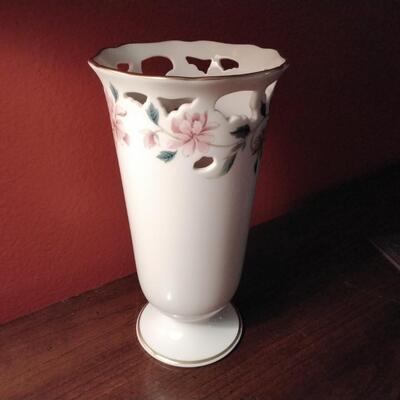 LENOX BARRINGTON COLLECTION VASE 8.5