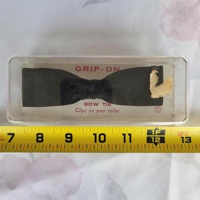 VINTAGE CLIP ON TIE