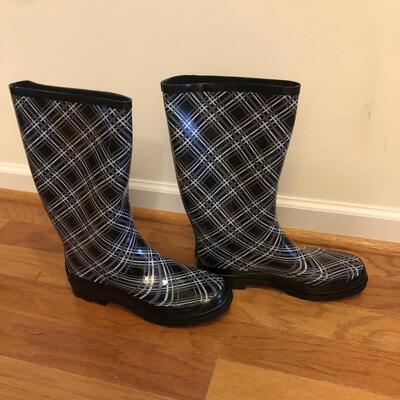 7 Ladies Coats Sizes M & L (Landâ€™s End, London Fog & More) & Size 10 Rubber Boots (H-KM)