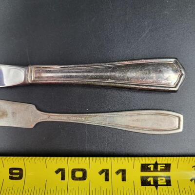 SILVER PLATE BUNDLE OF KNIVES