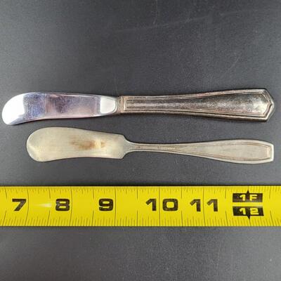 SILVER PLATE BUNDLE OF KNIVES