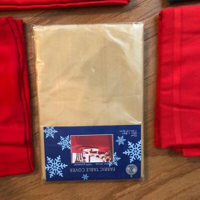 Xmas Table Linens, Serving Dishes, Dessert Plates & More (PR-KM)