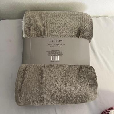 Two Velvet Throws (G-MG)