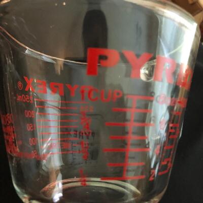 6 Glass Pyrex Dishes & 2 Measuring Cups (PR-KM)