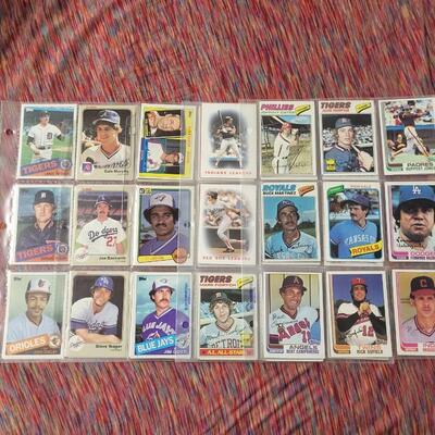 BASEBALL CARDS IN SLEEVE LOT #1