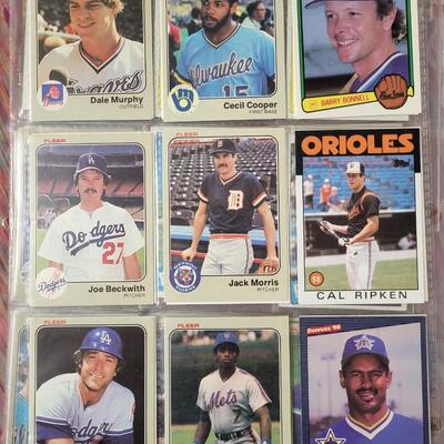 BASEBALL CARDS IN SLEEVE LOT #1