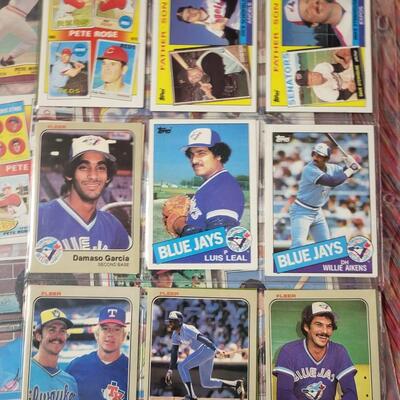 BASEBALL CARDS IN SLEEVE LOT #1