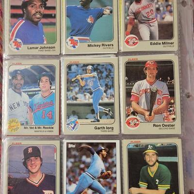 BASEBALL CARDS IN SLEEVE LOT #1