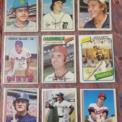 BASEBALL CARDS IN SLEEVE LOT #1
