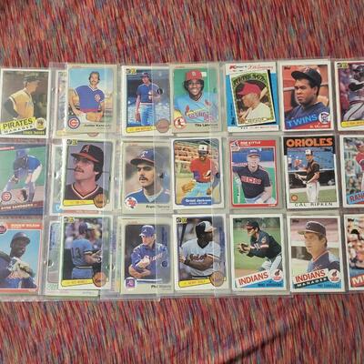 BASEBALL CARDS IN SLEEVE LOT#2
