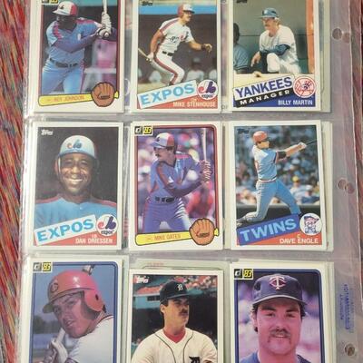 BASEBALL CARDS IN SLEEVE LOT #4