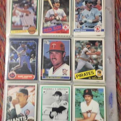 BASEBALL CARDS IN SLEEVE LOT #4