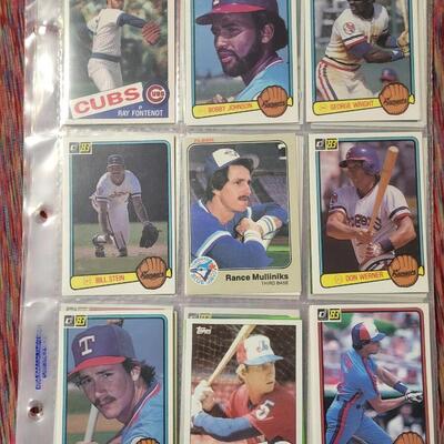 BASEBALL CARDS IN SLEEVE LOT #4