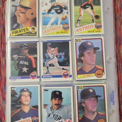 BASEBALL CARDS IN SLEEVE LOT #5