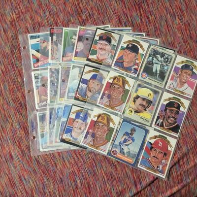 BASEBALL CARDS IN SLEEVE LOT #5