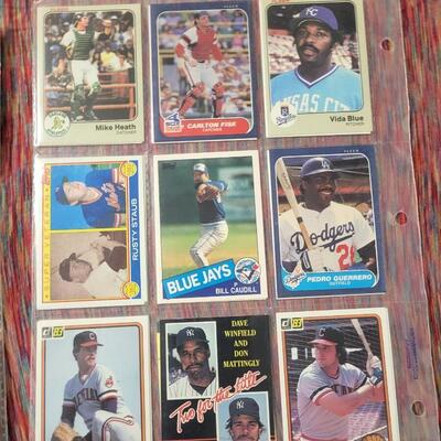 BASEBALL CARDS IN SLEEVE LOT #5