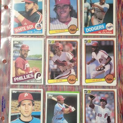 BASEBALL CARDS IN SLEEVE LOT #5