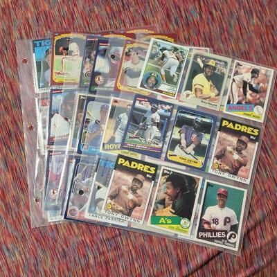 BASEBALL CARDS IN SLEEVE LOT #7
