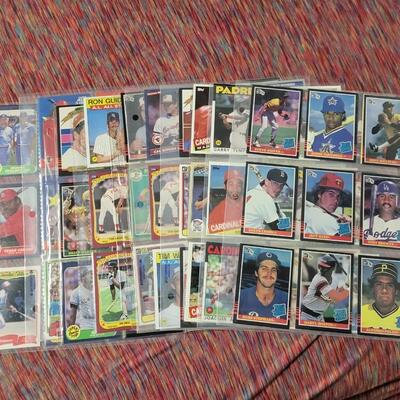 BASEBALL CARDS IN SLEEVE LOT #8