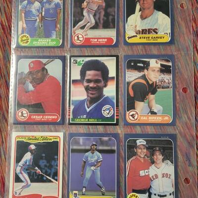 BASEBALL CARDS IN SLEEVE LOT #8