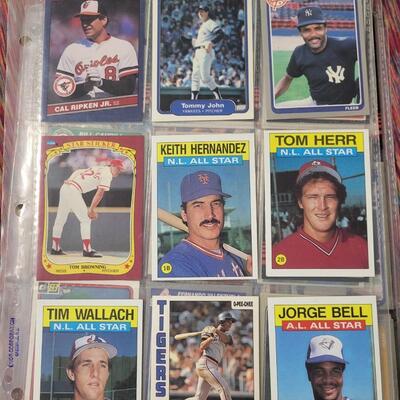 BASEBALL CARDS IN SLEEVE LOT #8