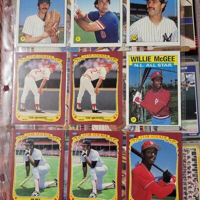 BASEBALL CARDS IN SLEEVE LOT #8