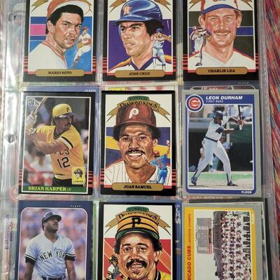 BASEBALL CARDS IN SLEEVE LOT #8