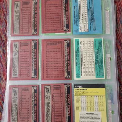 BASEBALL CARDS IN SLEEVE LOT #9