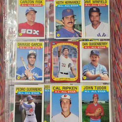 BASEBALL CARDS IN SLEEVE LOT #9