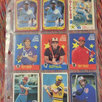 BASEBALL CARDS IN SLEEVE LOT #10