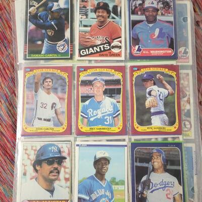BASEBALL CARDS IN SLEEVE LOT #10