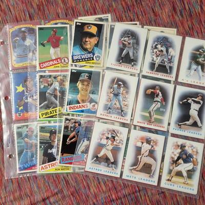BASEBALL CARDS IN SLEEVE LOT #10