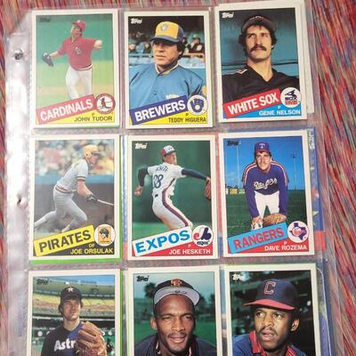 BASEBALL CARDS IN SLEEVE LOT #10