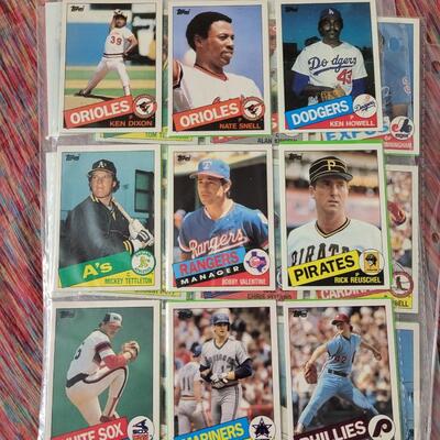 BASEBALL CARDS IN SLEEVE LOT #10