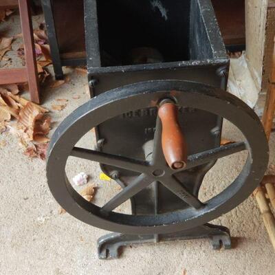 Antique and Vintage Objects - Ice Crusher