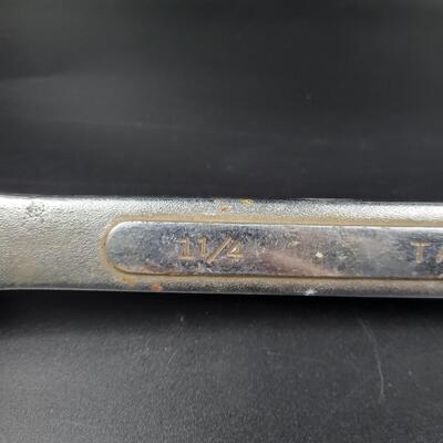 1 CRAFTSMAN WRENCH 1.25 SIZE