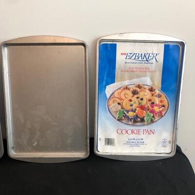 Baking Pans including Pampered Chef, Cooks & Wilton, Sheets & Bowl (PR-KM)