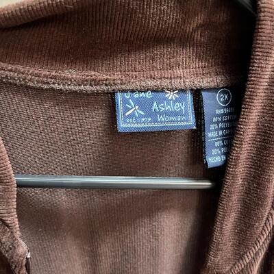 16 Colorful Women's Casual XL & 1X Lightweight Zippered Tops (MBB-JF)