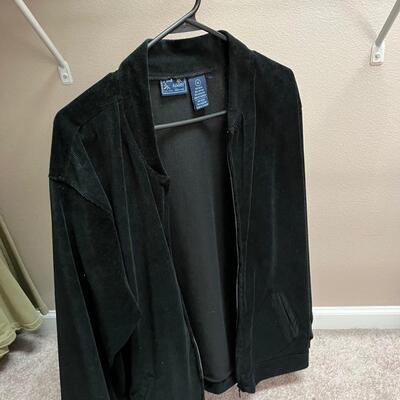 16 Colorful Women's Casual XL & 1X Lightweight Zippered Tops (MBB-JF)