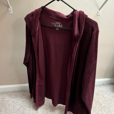 16 Colorful Women's Casual XL & 1X Lightweight Zippered Tops (MBB-JF)