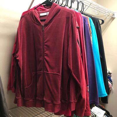 16 Colorful Women's Casual XL & 1X Lightweight Zippered Tops (MBB-JF)