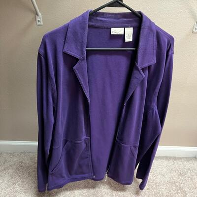 16 Colorful Women's Casual XL & 1X Lightweight Zippered Tops (MBB-JF)